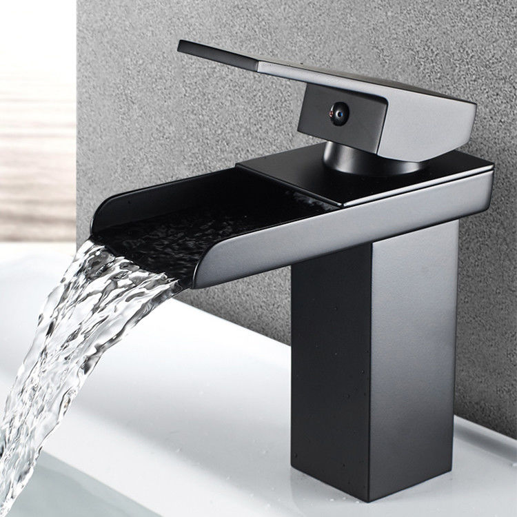 Mélangeur simple de bassin de poignée de trou simple de cascade de l'acier inoxydable SUS304 dans Chrome Matte Black