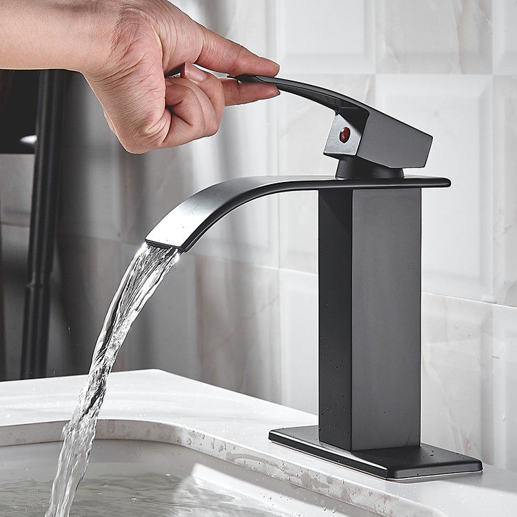 Mélangeur simple de bassin de poignée de trou simple de cascade de l'acier inoxydable SUS304 en Matte Black Chrome Brushed Grey