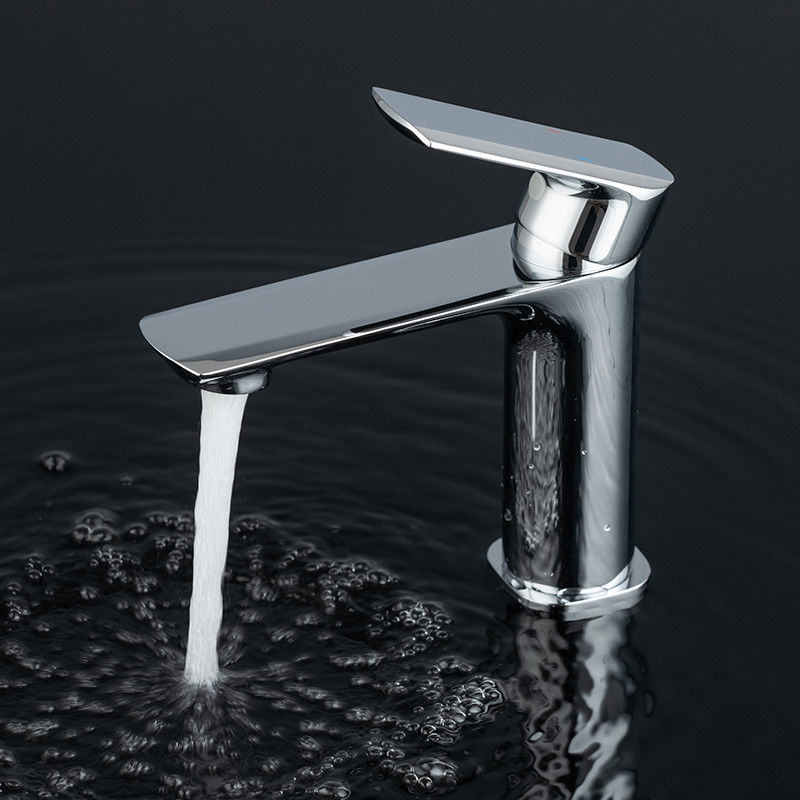 Mélangeur simple de bassin de poignée de trou simple moderne en laiton dans Chrome Matte Black Gold Grey