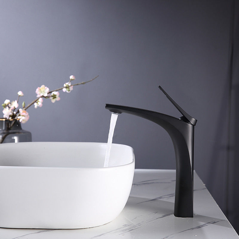 Robinet de mélangeur simple de bassin de poignée de trou simple moderne en laiton de navire dans Chrome Matte Black Gold Grey