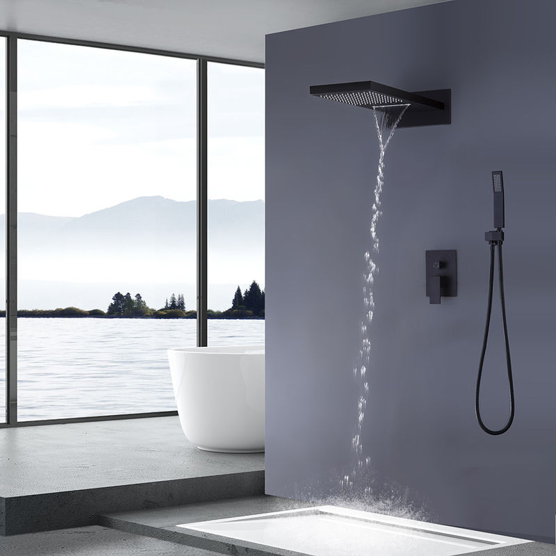 1 robinet de douche de bâti de mur de jet de la poignée 3 a placé avec 9 dans le pommeau de douche de cascade