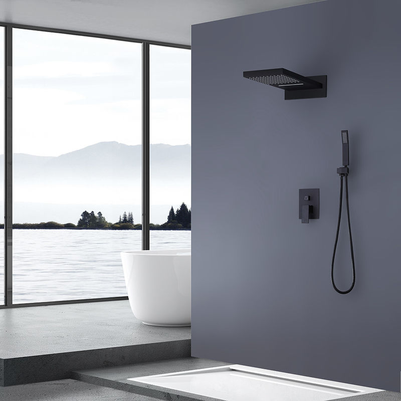 1 robinet de douche de bâti de mur de jet de la poignée 3 a placé avec 9 dans le pommeau de douche de cascade
