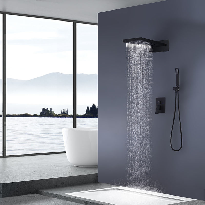 1 robinet de douche de bâti de mur de jet de la poignée 3 a placé avec 9 dans le pommeau de douche de cascade