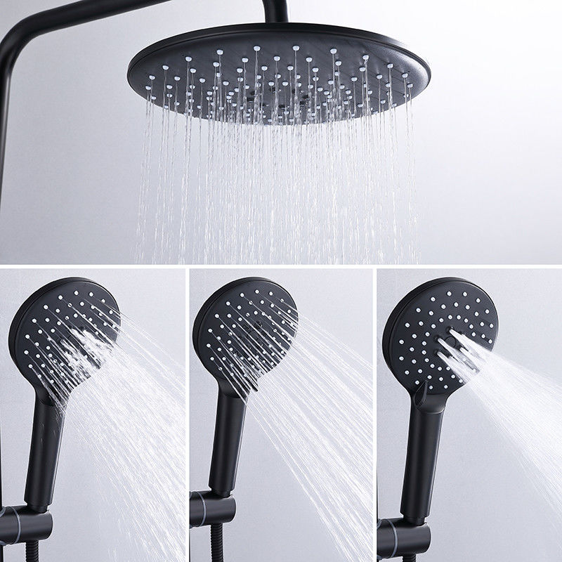 3 en laiton pulvérisent des robinets de douche de salle de bains avec le bâti rond de plafond de pommeau de douche dans le noir