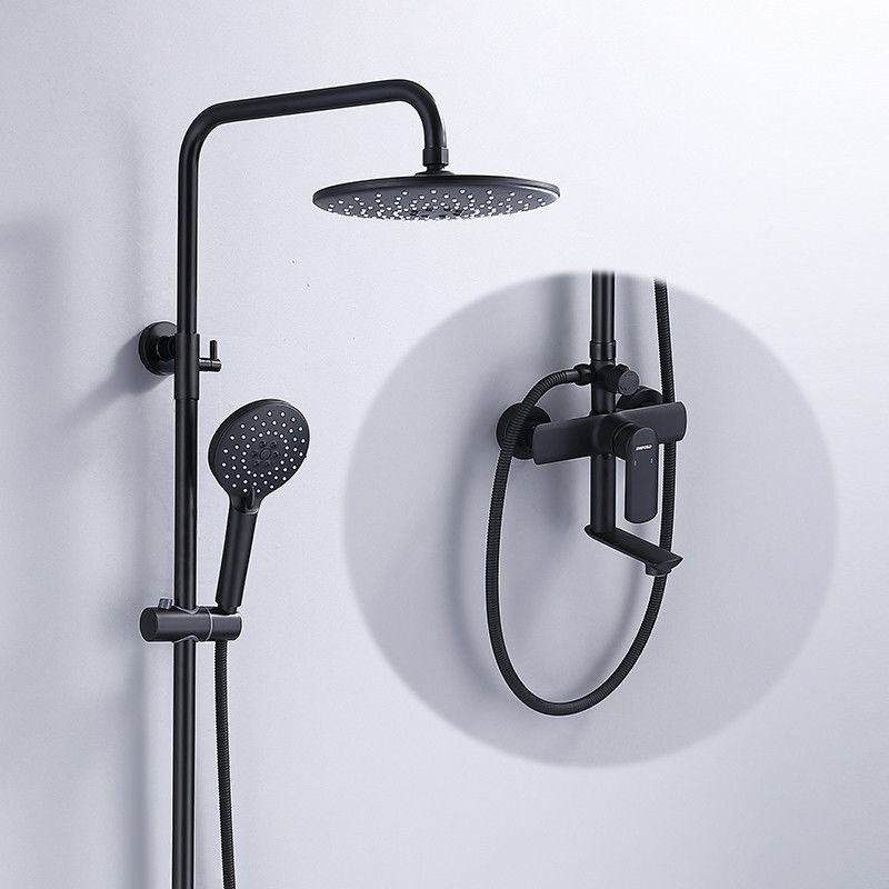 3 en laiton pulvérisent des robinets de douche de salle de bains avec le bâti rond de plafond de pommeau de douche dans le noir