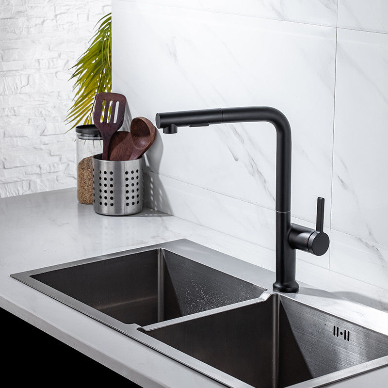 La traction d'or d'appartement de villa en bas du robinet de cuisine avec du nickel de Chrome abaissent le mélangeur d'évier